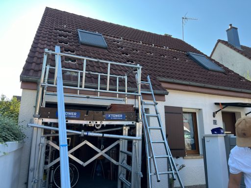 La sécurité avant tout lors de l'installation de vos panneaux Un échafaudage pour travailler en sécurité